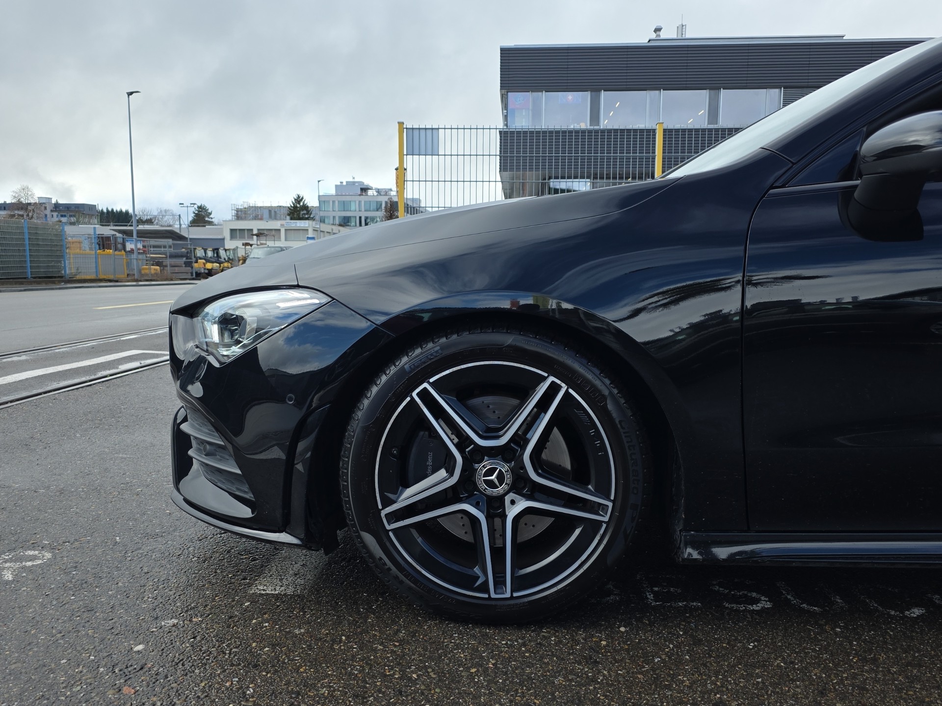 MERCEDES-BENZ CLA Shooting Brake 200 d 4Matic AMG Line-image-18