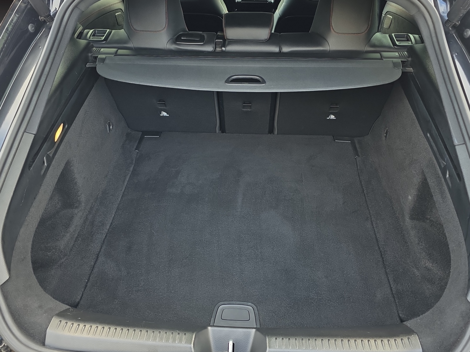 MERCEDES-BENZ CLA Shooting Brake 200 d 4Matic AMG Line-image-6