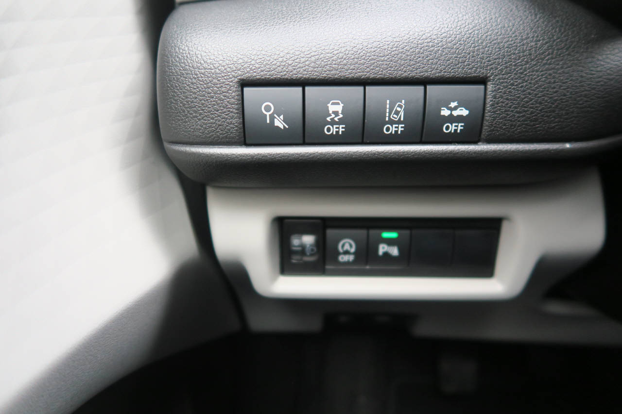 SUZUKI Swift 1.2 Sakura Top Hybrid 4x4-image-12