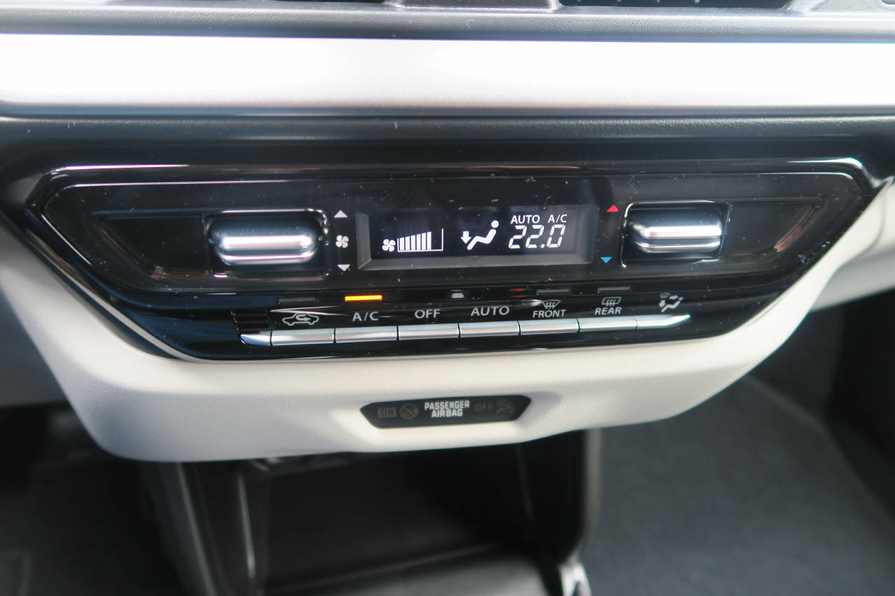SUZUKI Swift 1.2 Sakura Top Hybrid 4x4-image-13