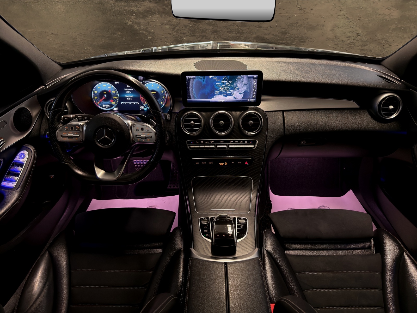 MERCEDES-BENZ C 200 Swiss Star AMG Line 4M 9G-Tronic-image-4