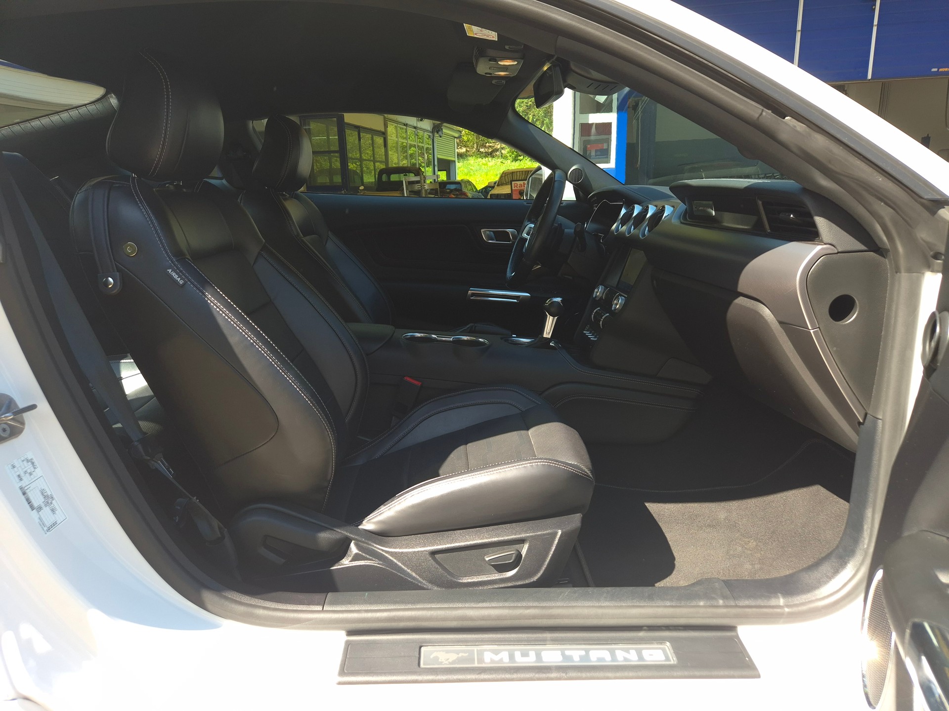 FORD Mustang Fastback 5.0 V8 GT Automat-image-24