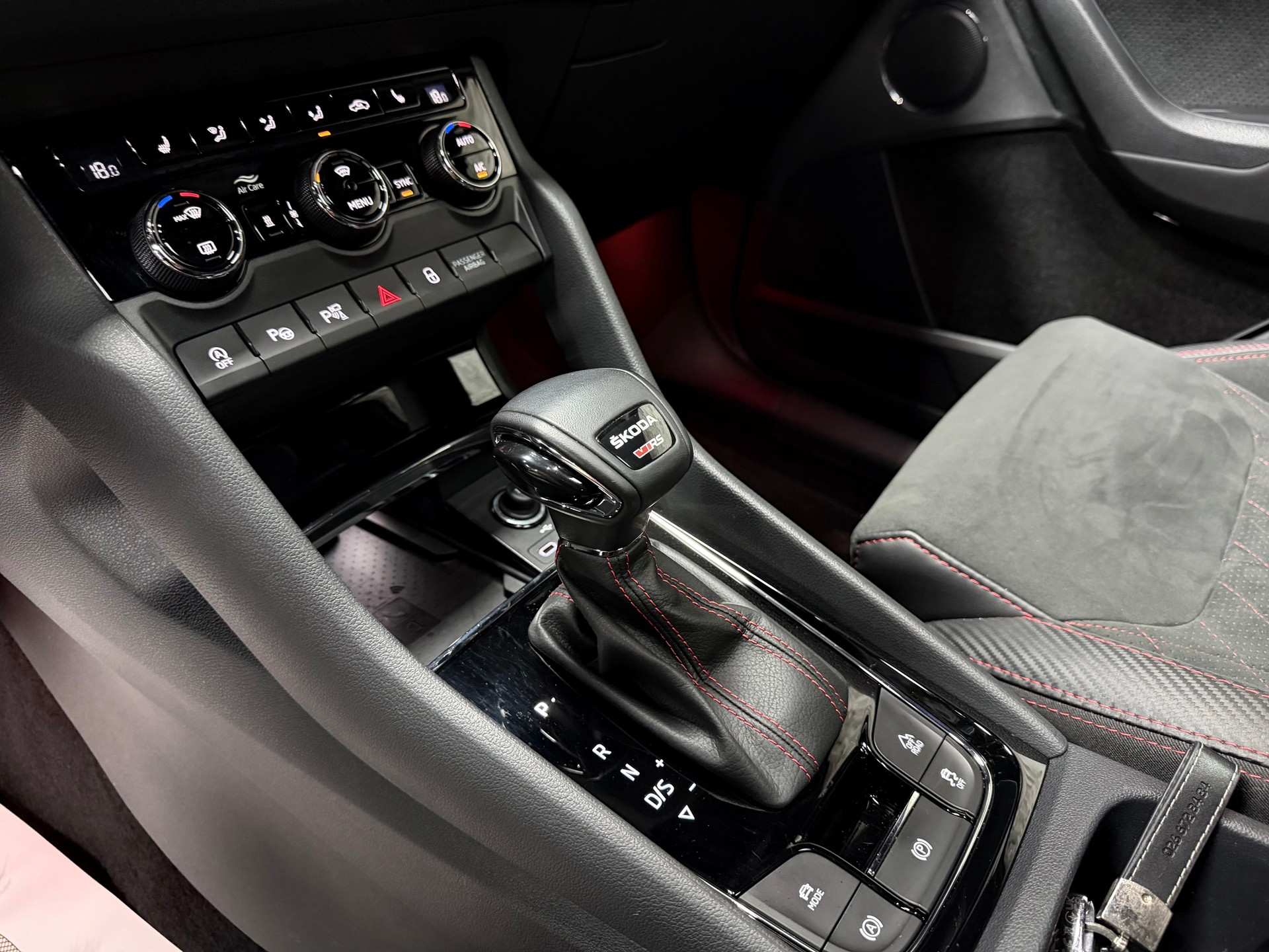 SKODA Kodiaq 2.0 TSI 4x4 RS-image-16