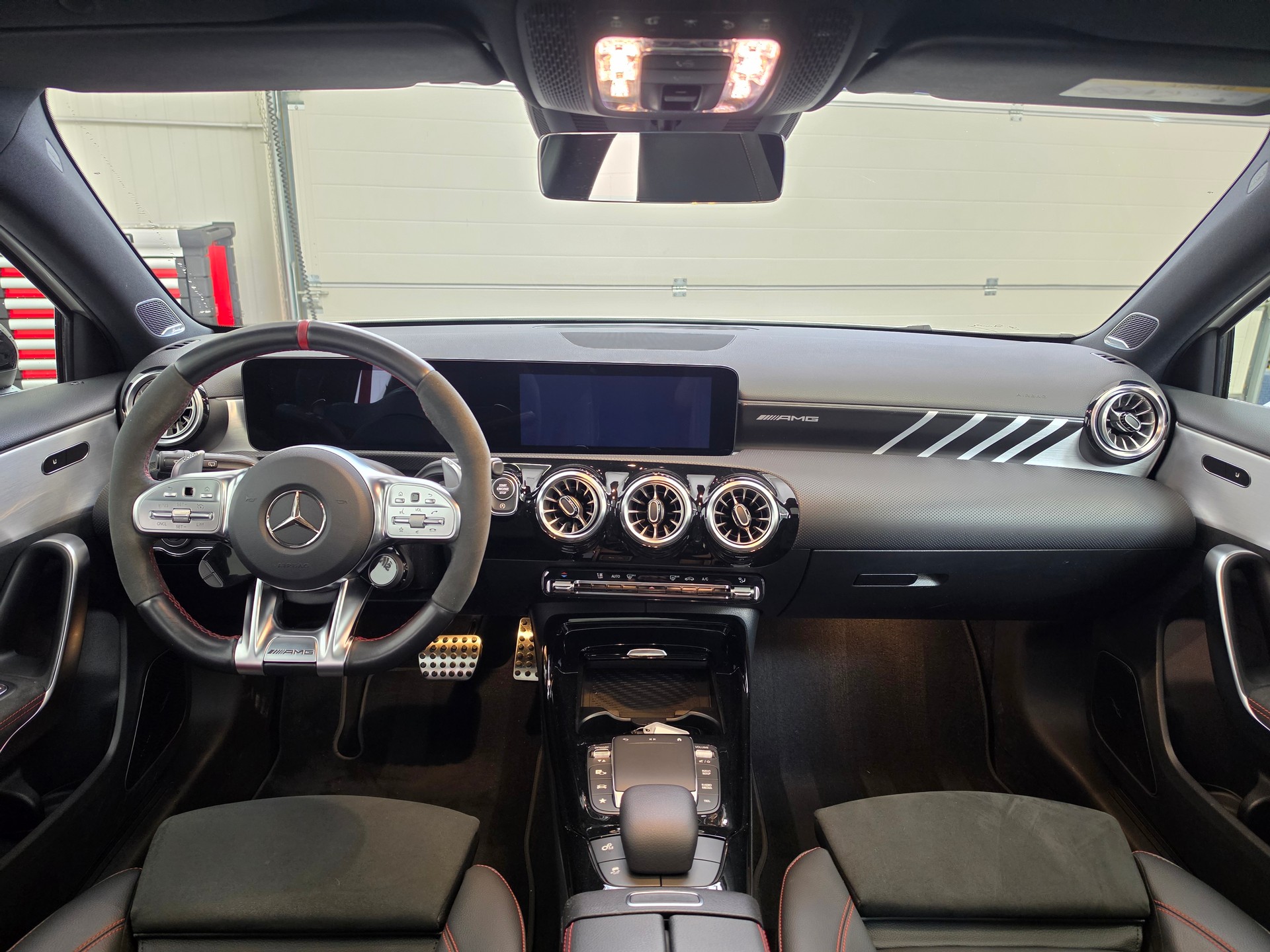 MERCEDES-BENZ A 35 AMG 4Matic Panamericana Edition Speedshift-image-5