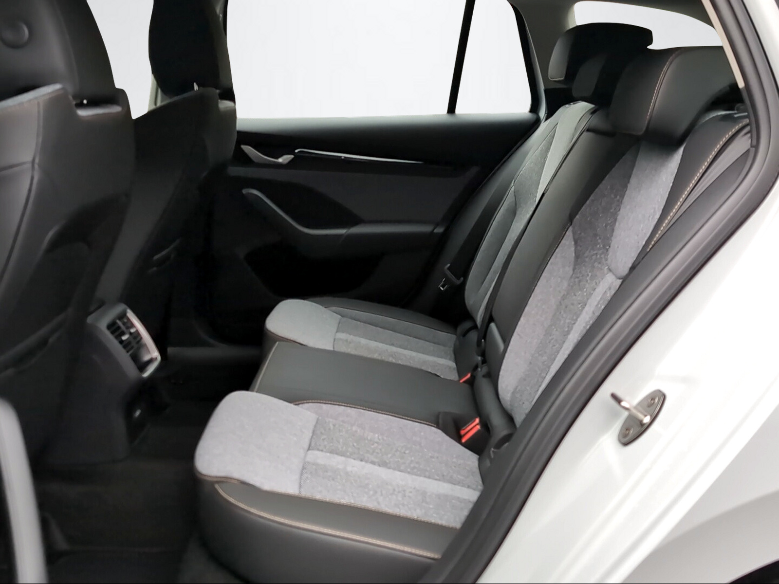 SKODA Octavia Combi 2.0 TSI Selection 4x4 DSG-image-8