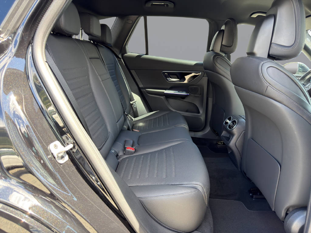MERCEDES-BENZ GLC 300 AMG Line 4matic-image-14