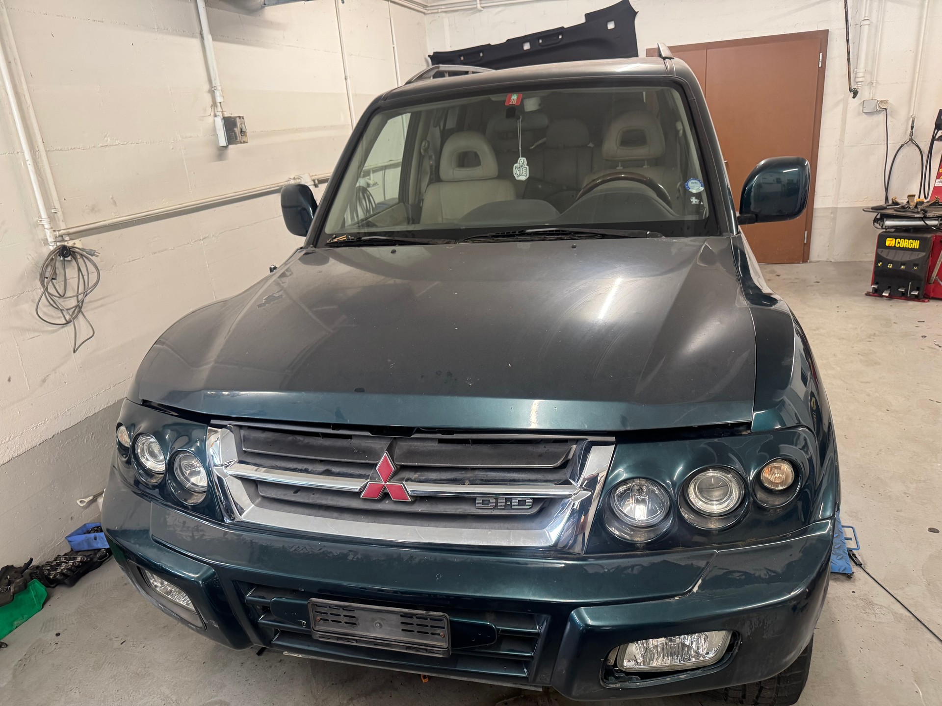 MITSUBISHI Pajero 3.2 DI-D Premium (Edition)-image-1