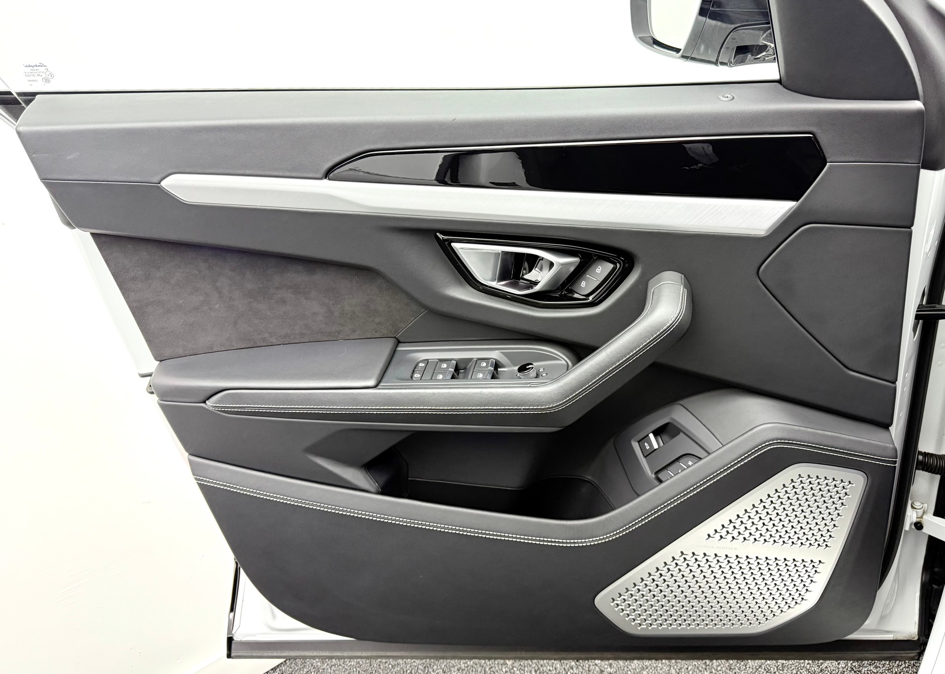 LAMBORGHINI Urus E-Gear-image-12