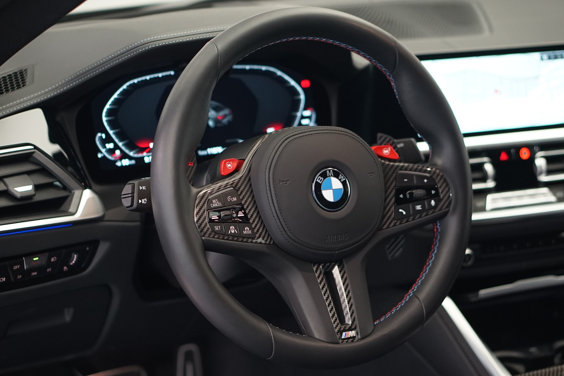 BMW M4 Coupé Competition M xDrive *CH-Fahrzeug* *Dravitgrau* *Carbon*-image-18