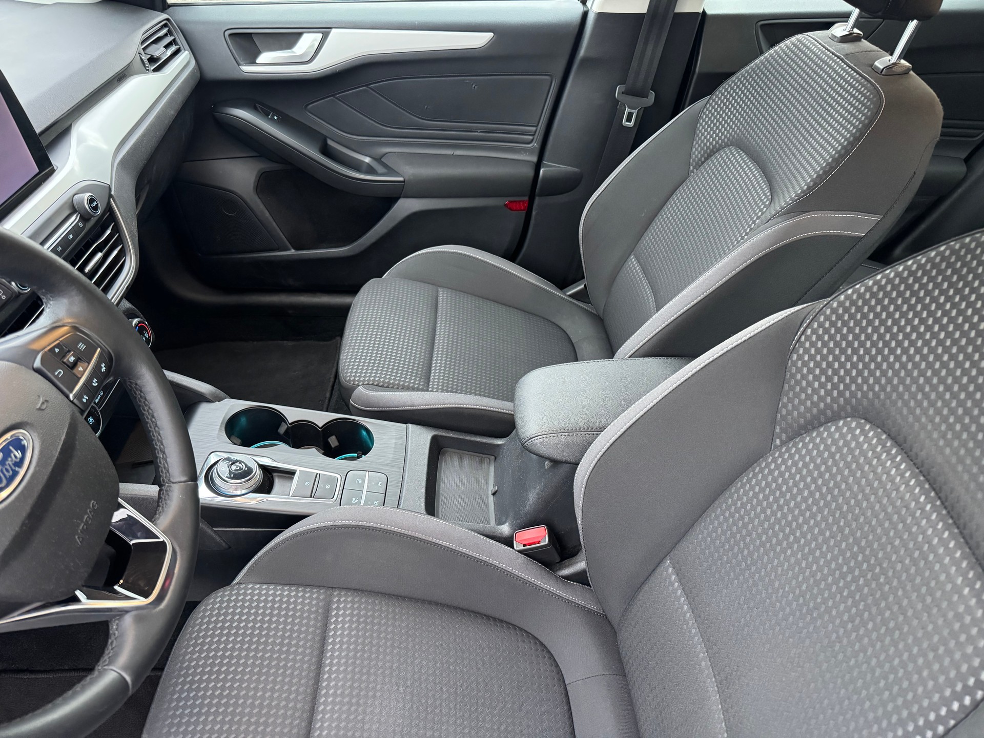 FORD Focus 1.5 TDCi Cool Connect Automatic-image-7