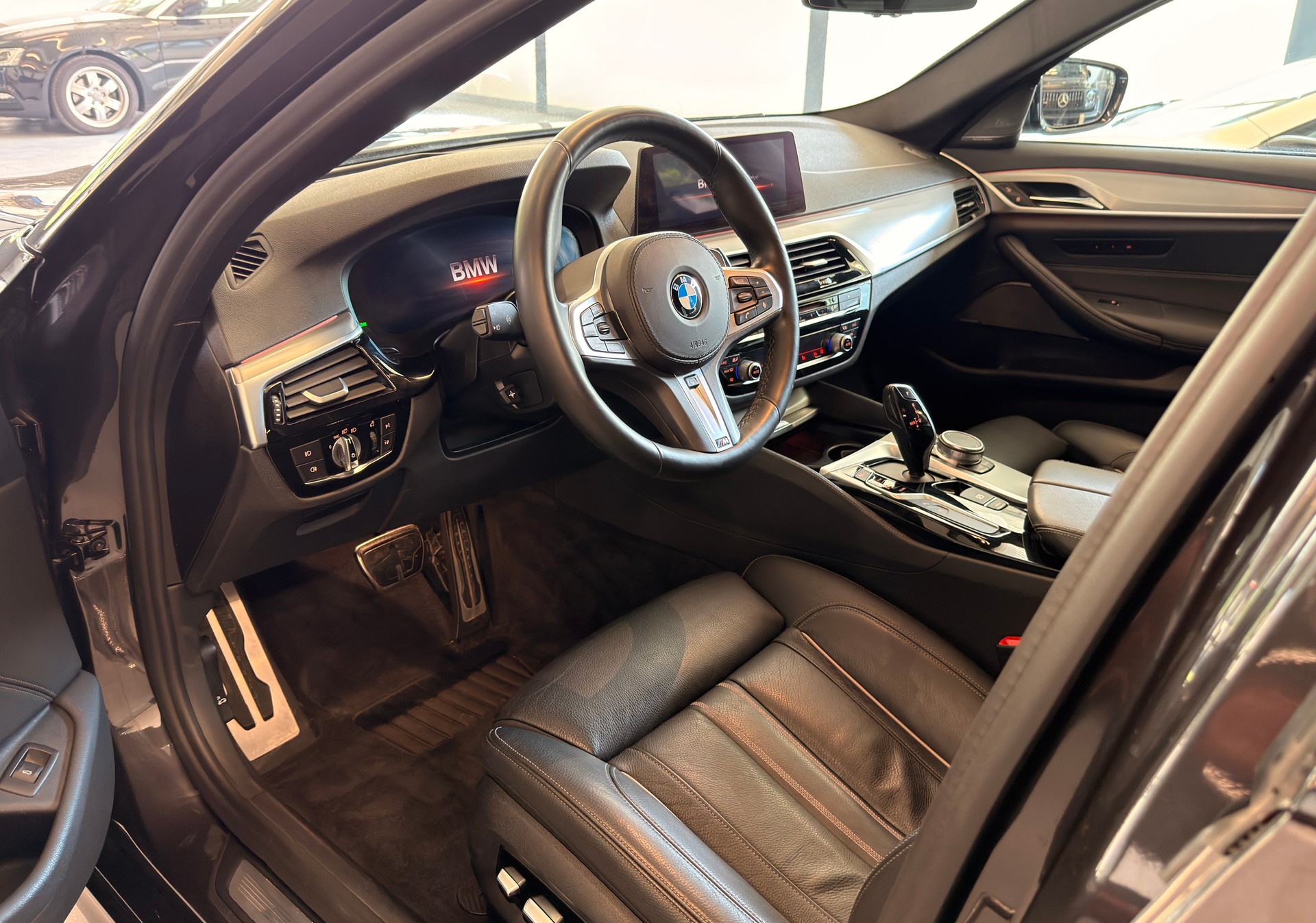 BMW 530d xDrive Touring Pure M Sport Edition Steptr.-showroom-element-1