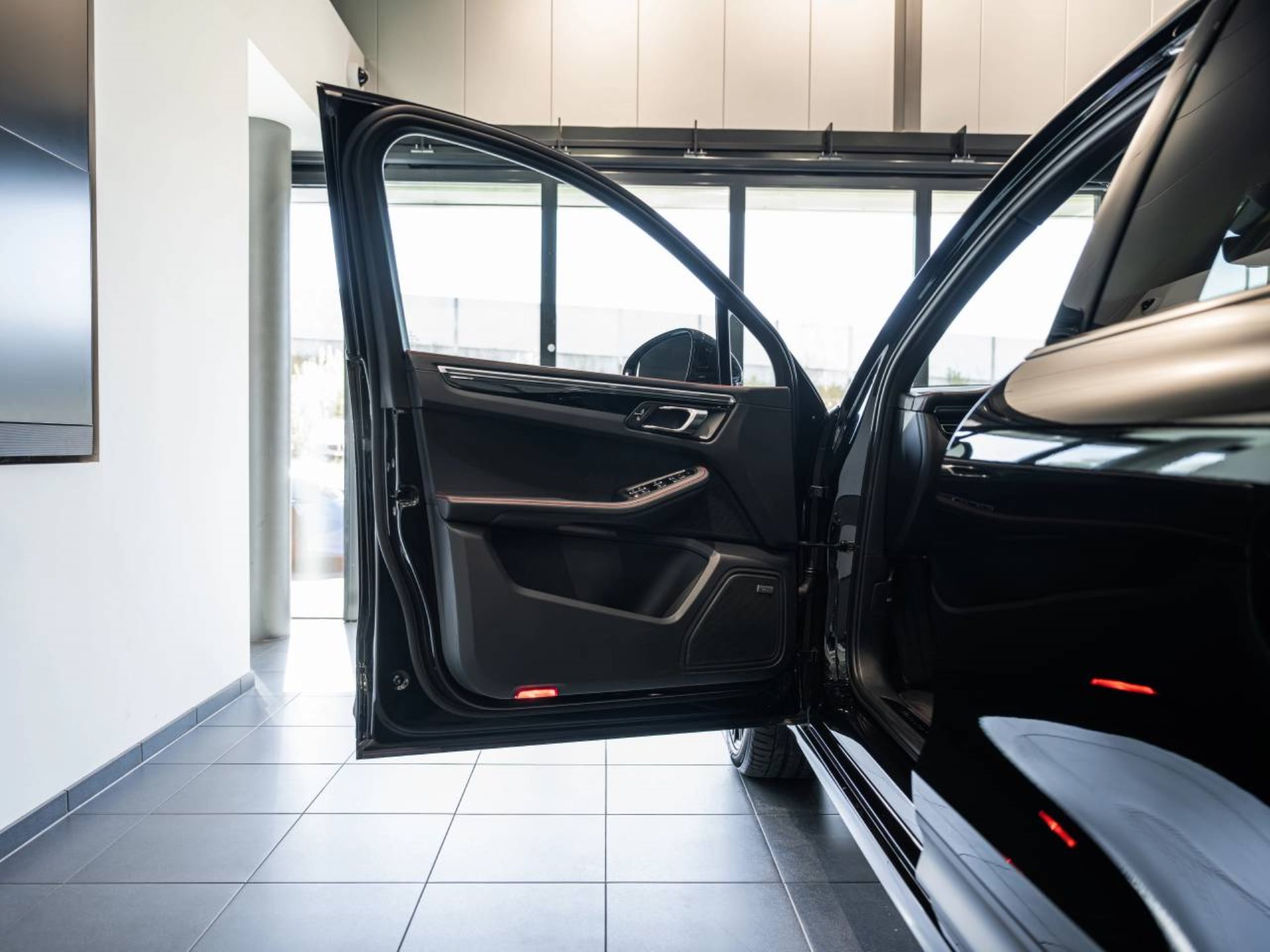 PORSCHE Macan GTS-image-18