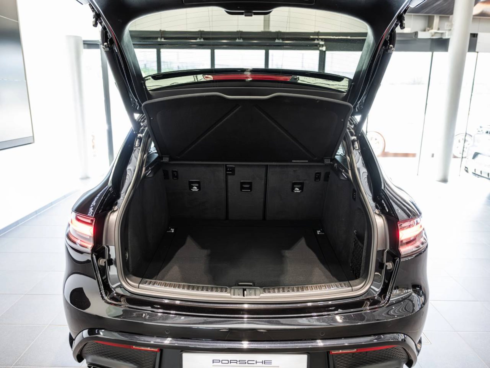 PORSCHE Macan GTS-image-6