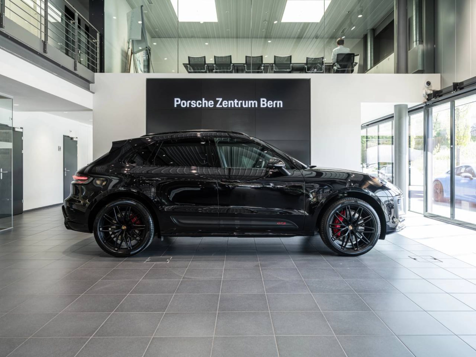 PORSCHE Macan GTS-showroom-element-1