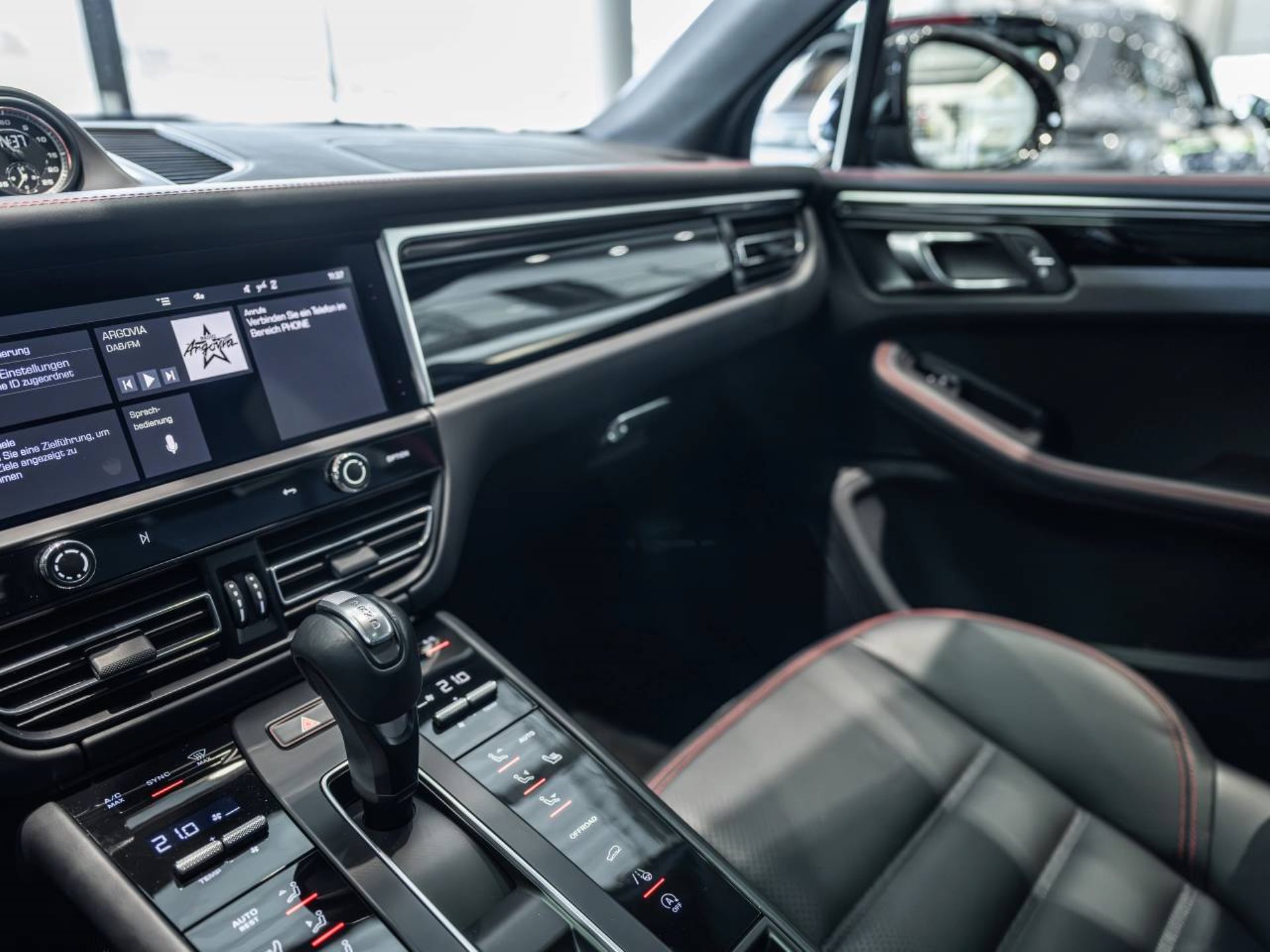 PORSCHE Macan GTS-image-15
