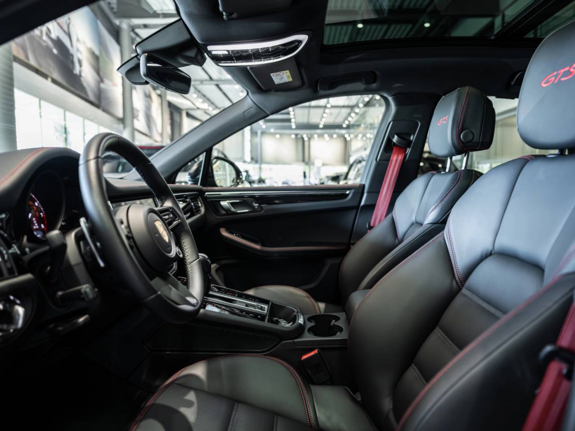 PORSCHE Macan GTS-showroom-element-3