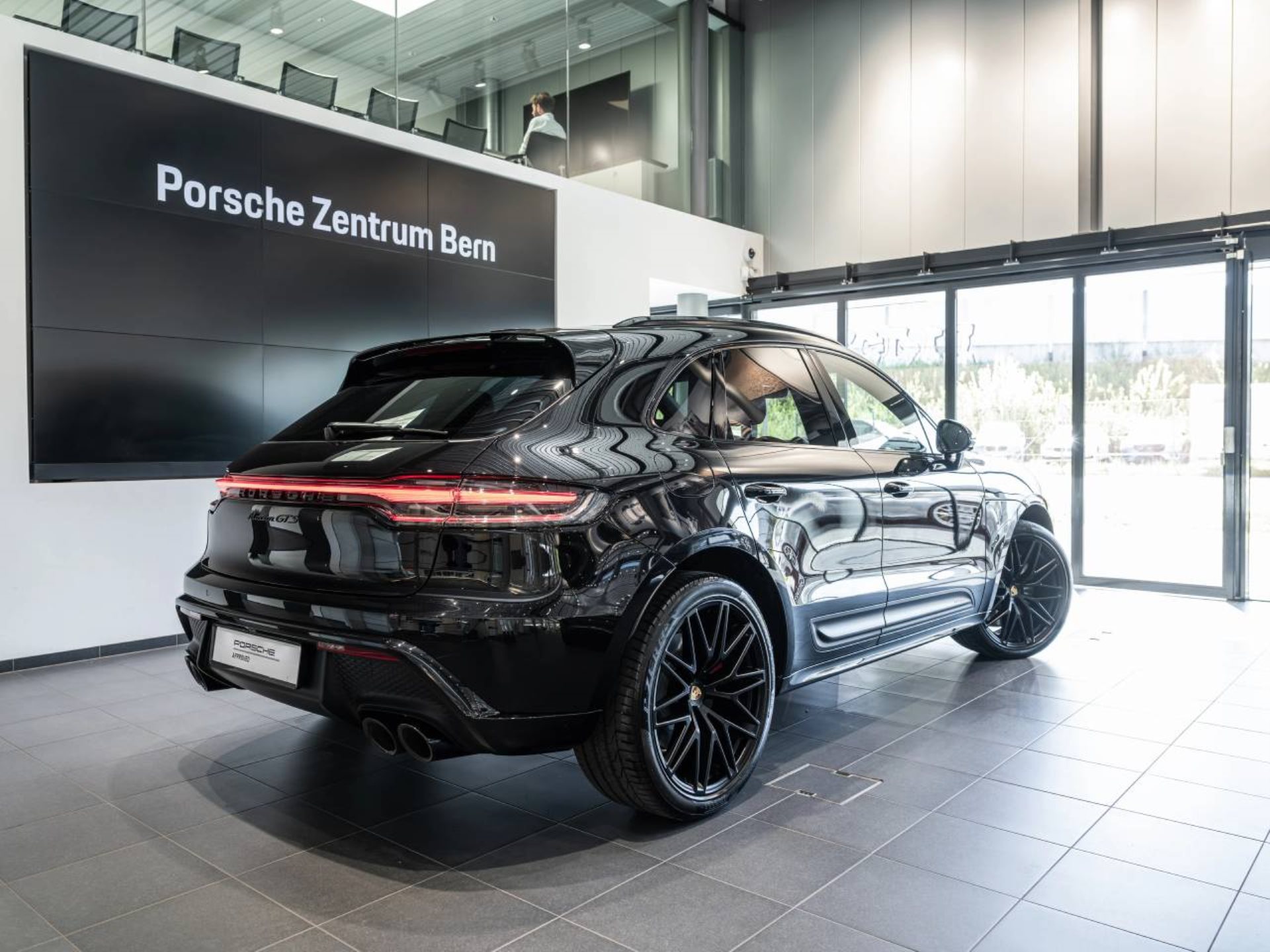 PORSCHE Macan GTS-showroom-element-2