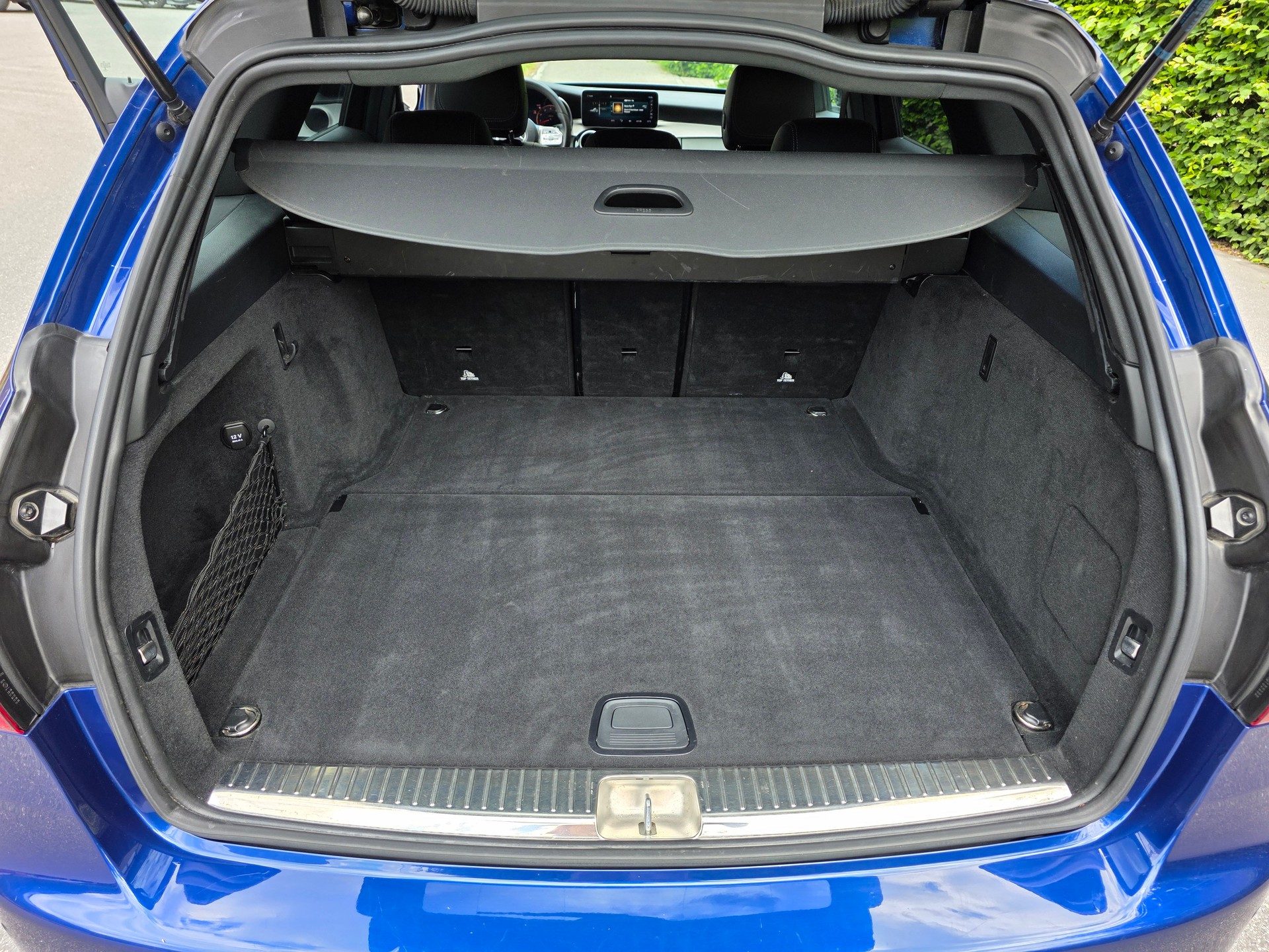 MERCEDES-BENZ C 200 Swiss Star AMG Line 4M 9G-Tronic-image-10