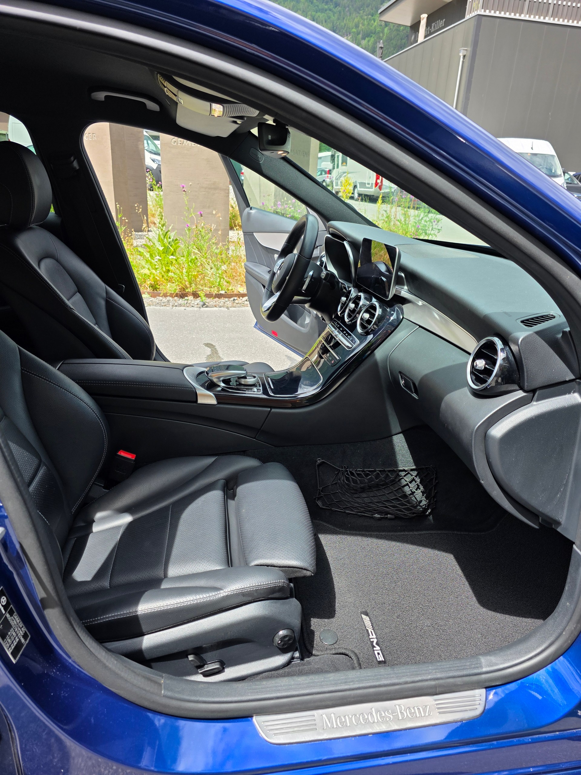 MERCEDES-BENZ C 200 Swiss Star AMG Line 4M 9G-Tronic-image-11