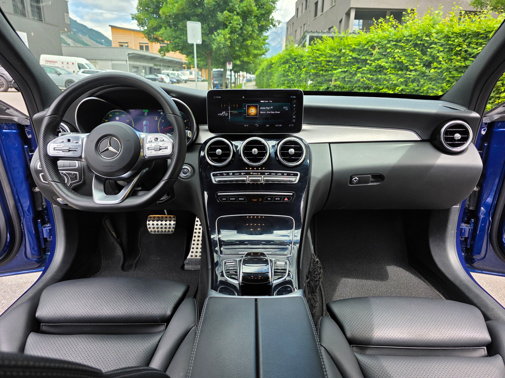 MERCEDES-BENZ C 200 Swiss Star AMG Line 4M 9G-Tronic-image-13