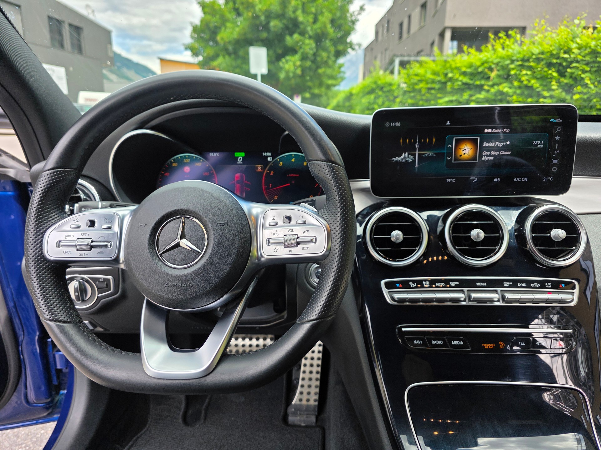 MERCEDES-BENZ C 200 Swiss Star AMG Line 4M 9G-Tronic-image-14