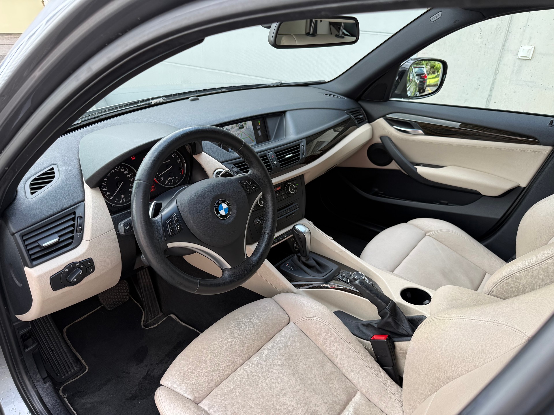BMW X1 xDrive 28i Steptronic-image-8