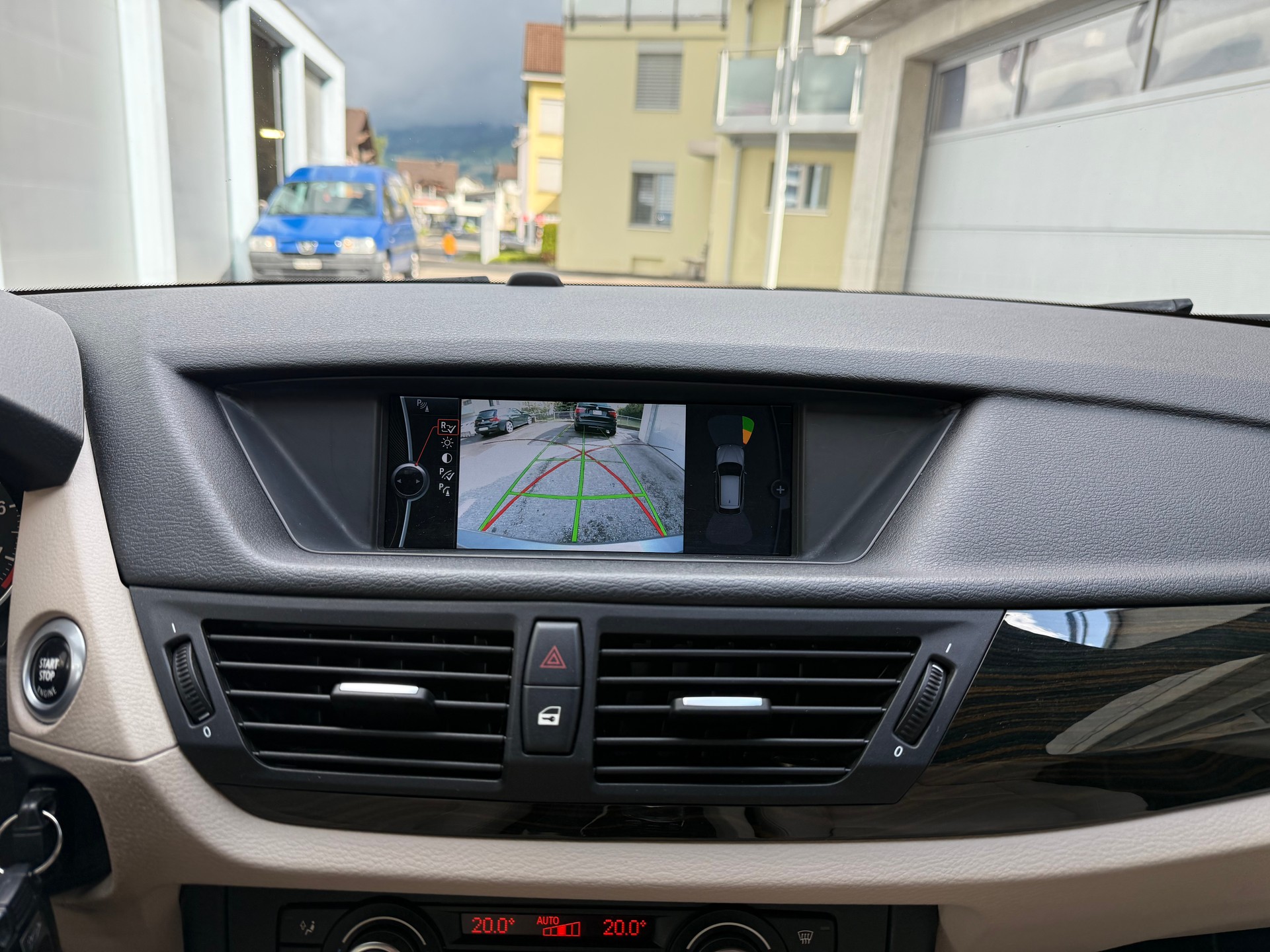 BMW X1 xDrive 28i Steptronic-image-17