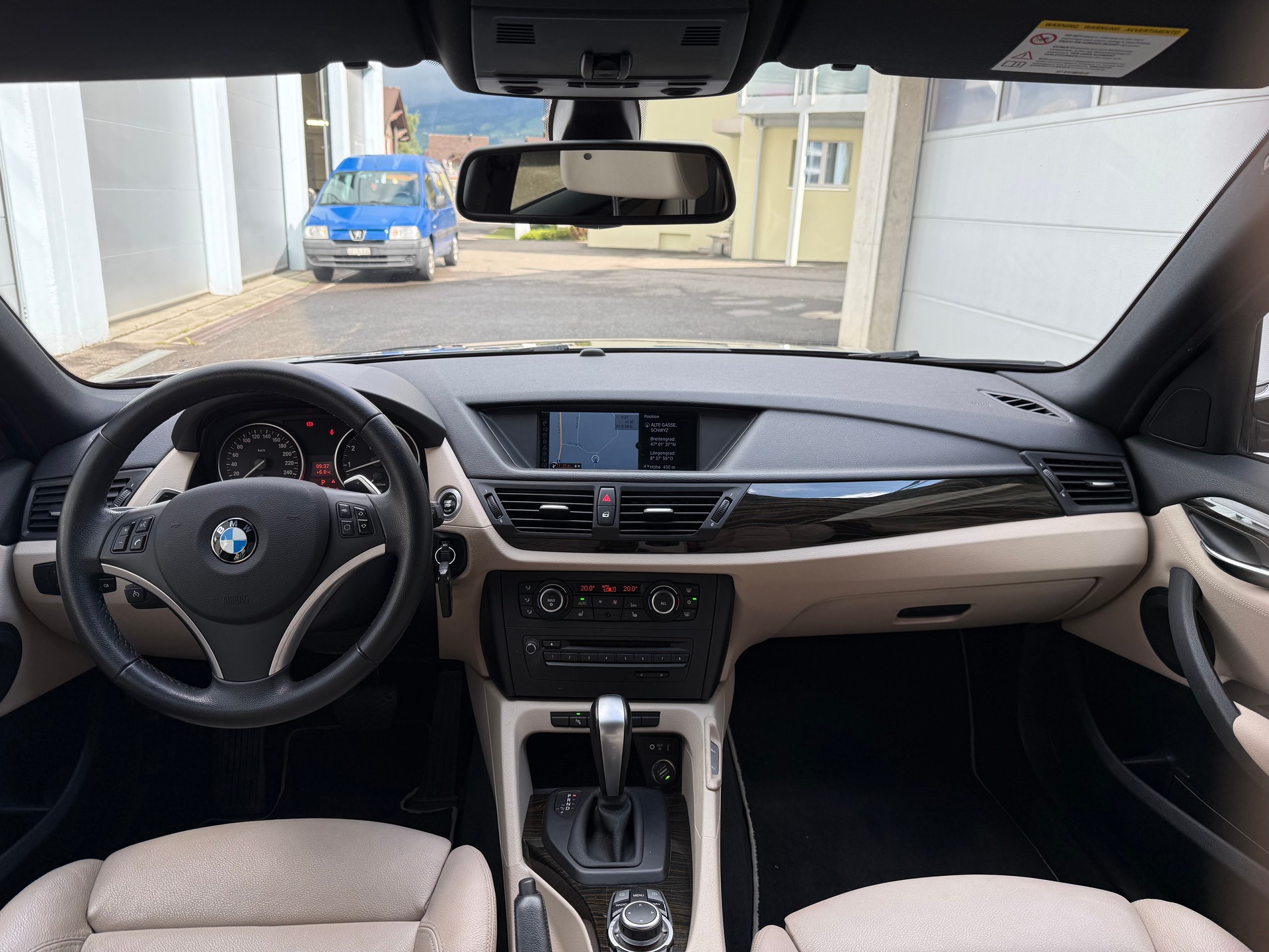 BMW X1 xDrive 28i Steptronic-image-24