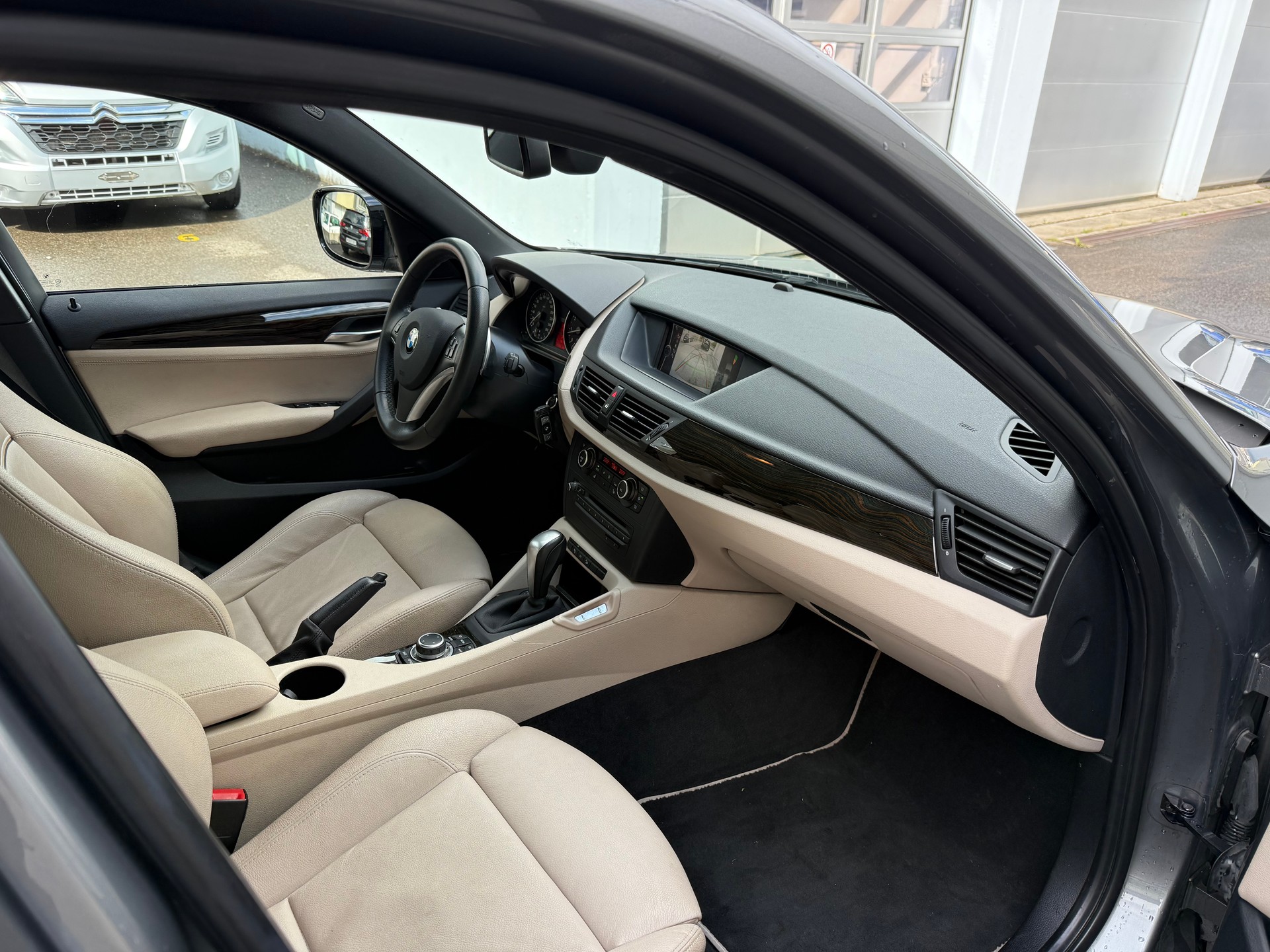 BMW X1 xDrive 28i Steptronic-image-11