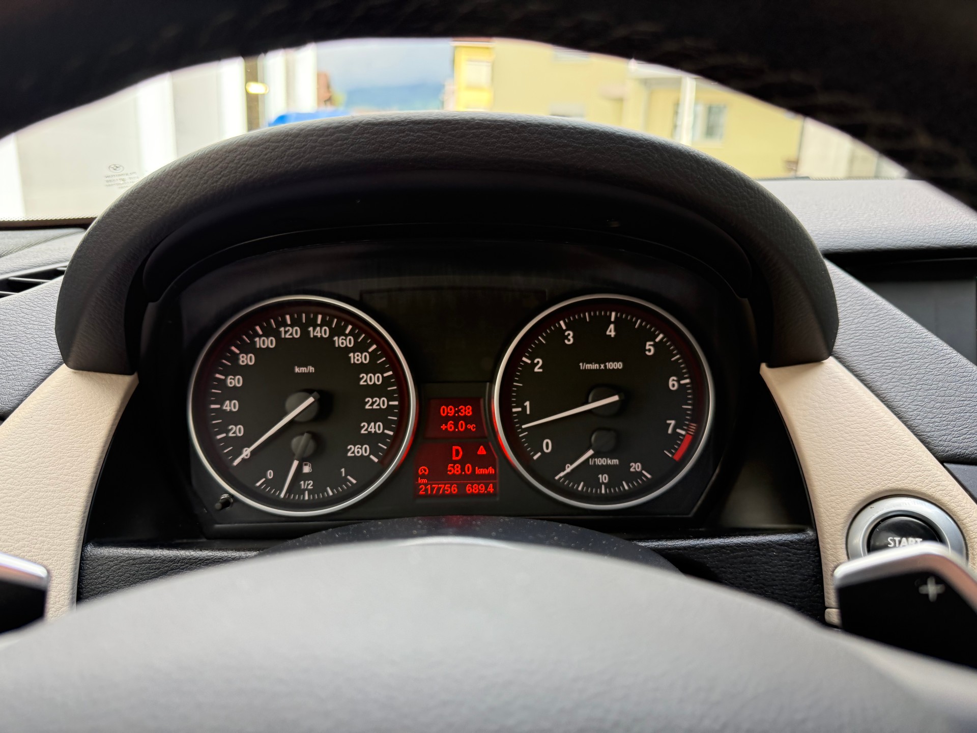BMW X1 xDrive 28i Steptronic-image-14