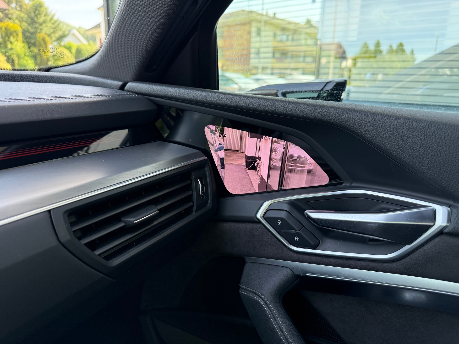 AUDI e-tron 55 Advanced quattro Edition One-image-9