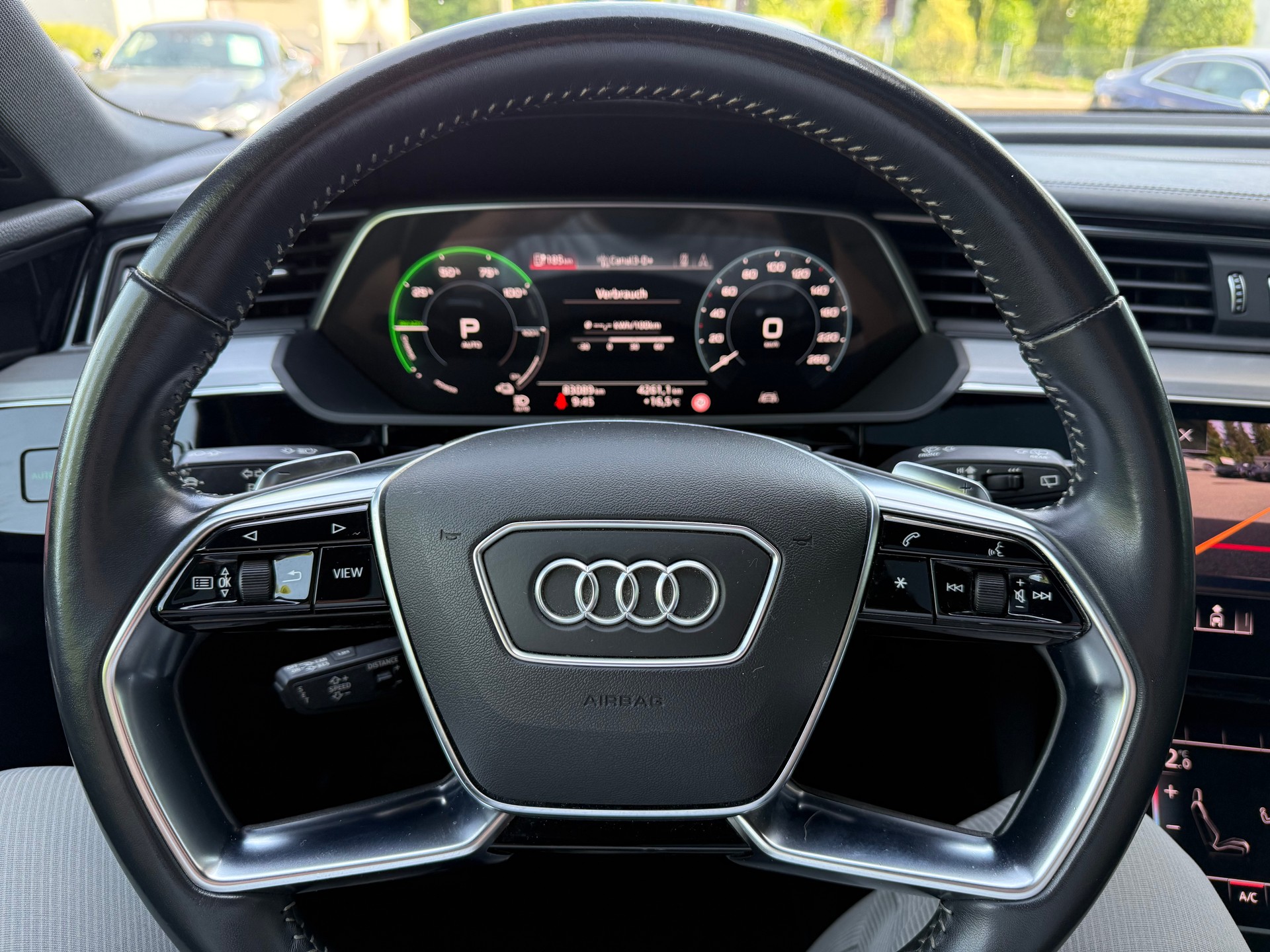 AUDI e-tron 55 Advanced quattro Edition One-image-10