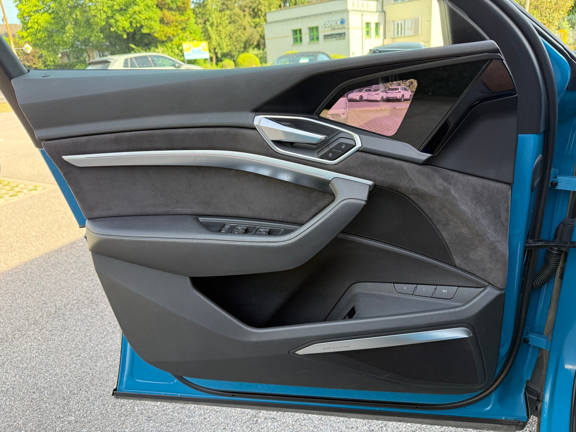 AUDI e-tron 55 Advanced quattro Edition One-image-8