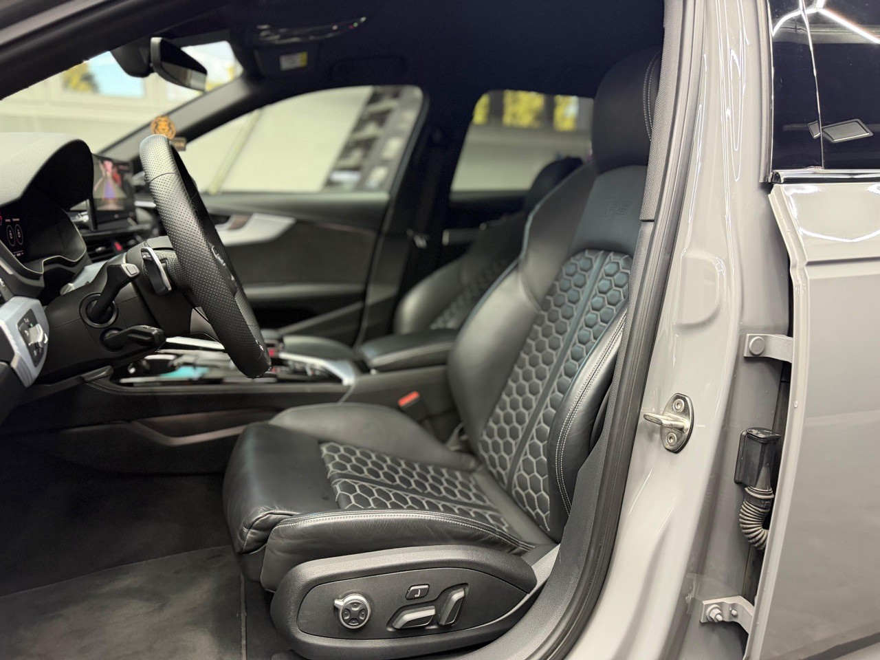 AUDI RS4 Avant quattro | DRC Sportfahrwerk | Virtual Cockpit | Rückfahrkamera | Facelift Model-image-12