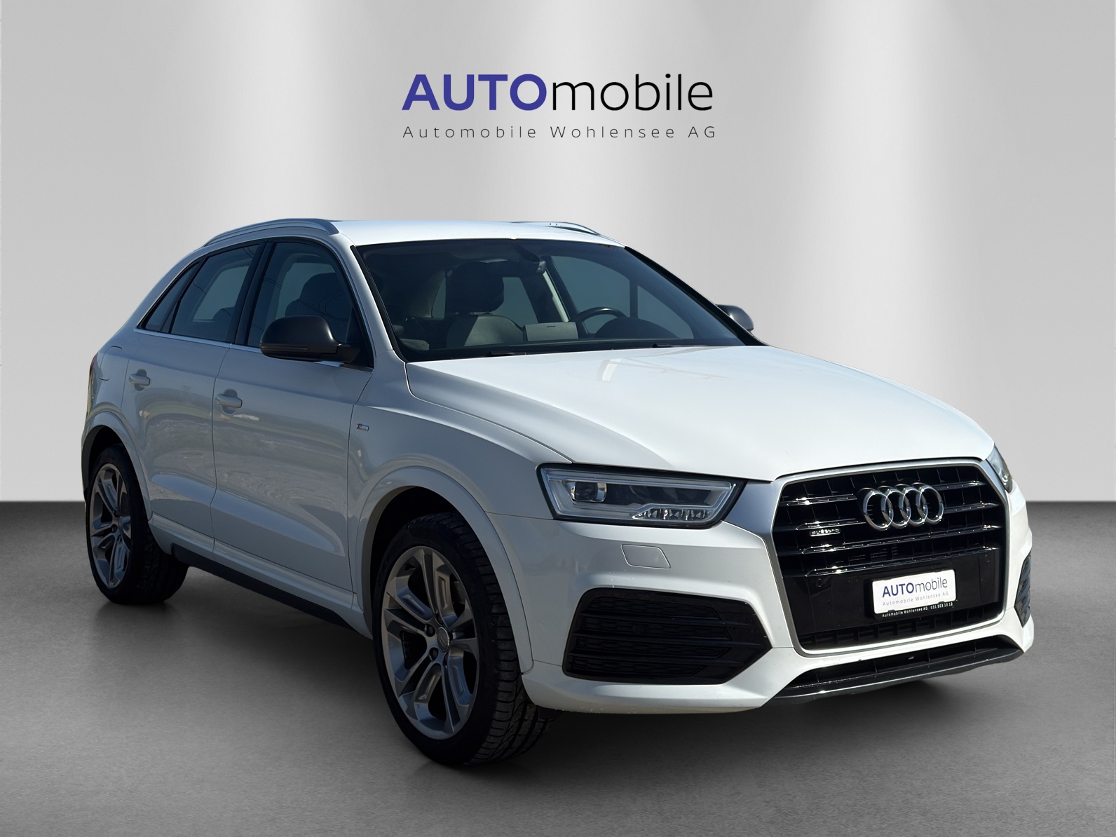 AUDI Q3 2.0 TFSI design quattro S-tronic-showroom-element-3