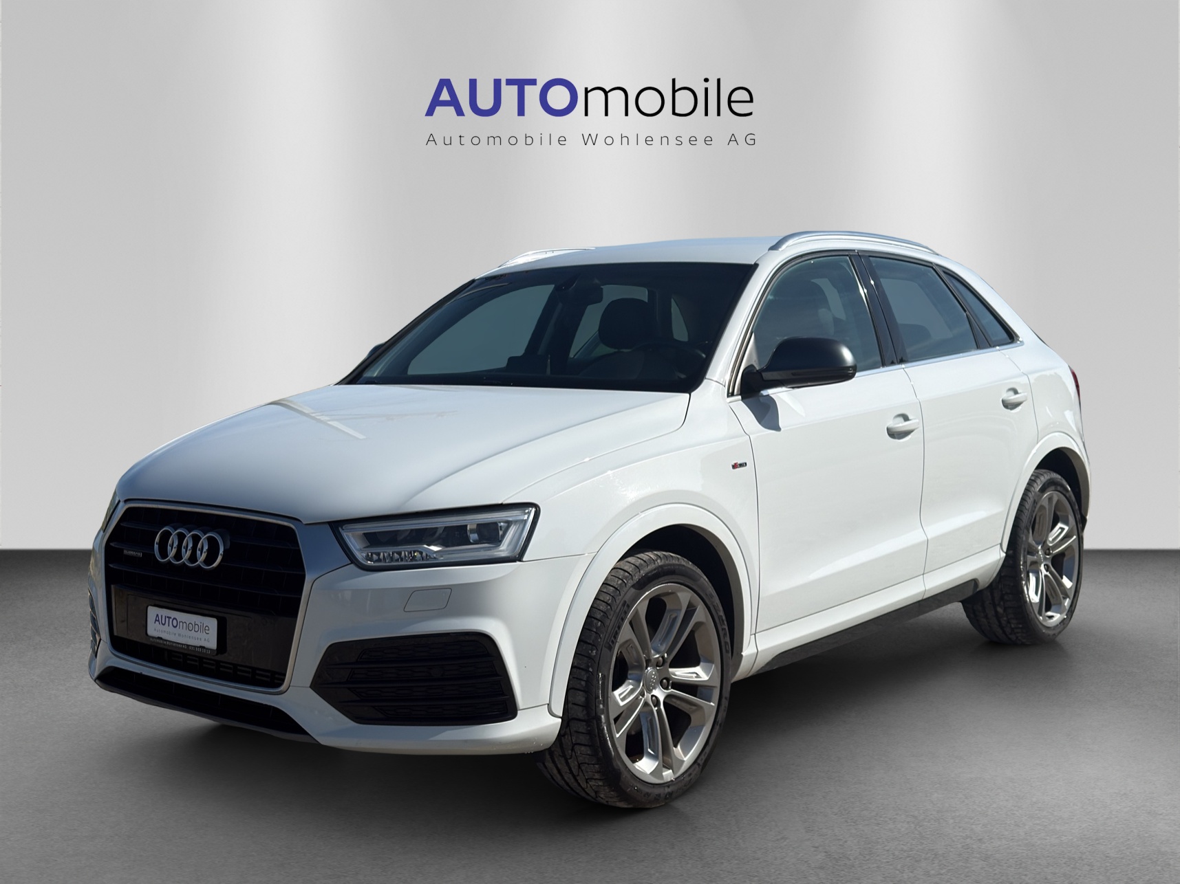 AUDI Q3 2.0 TFSI design quattro S-tronic-showroom-element-1