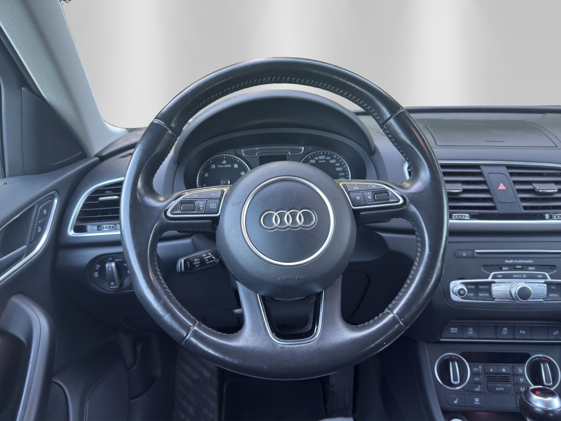 AUDI Q3 2.0 TFSI design quattro S-tronic-image-9
