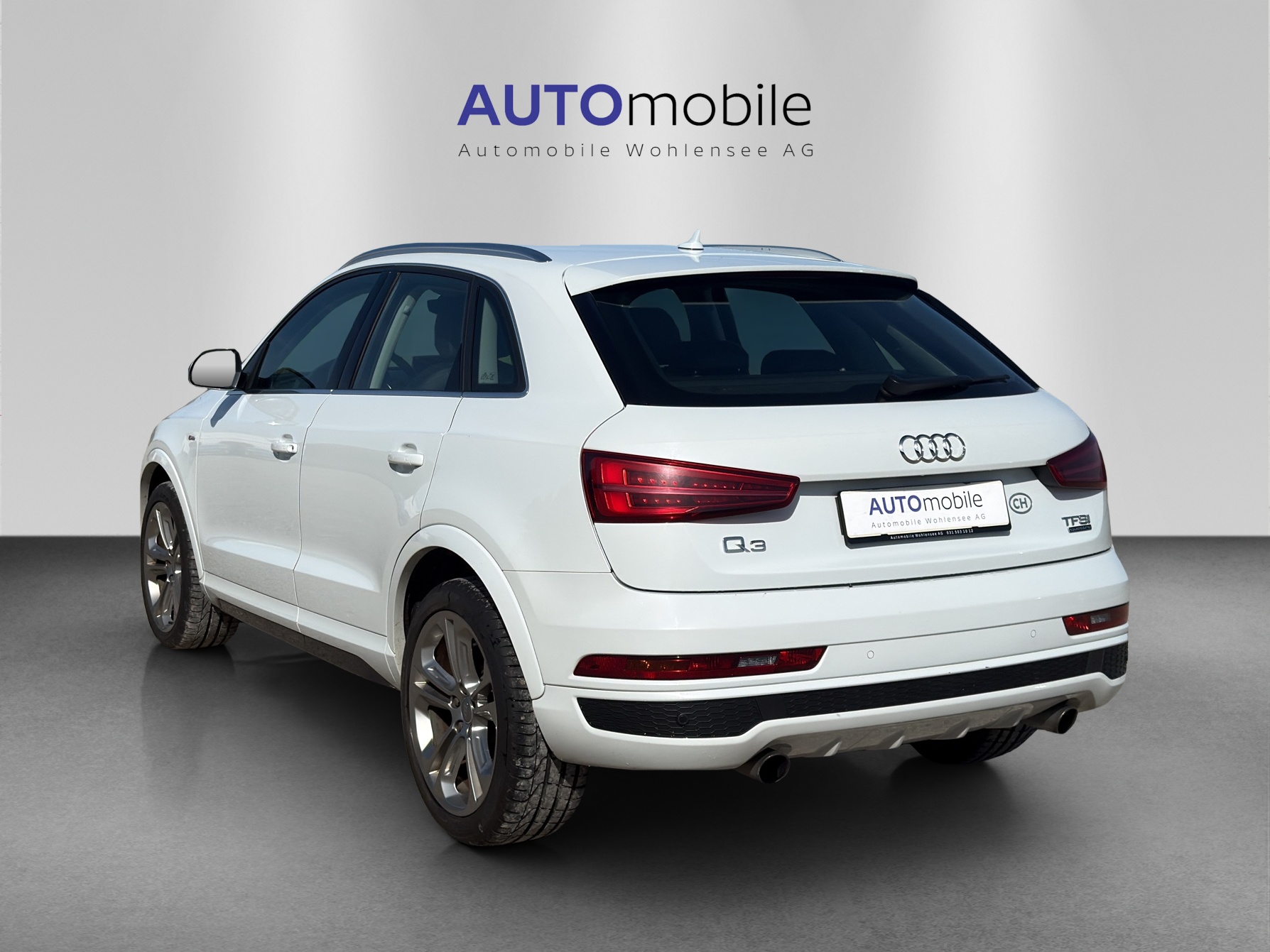 AUDI Q3 2.0 TFSI design quattro S-tronic-image-6