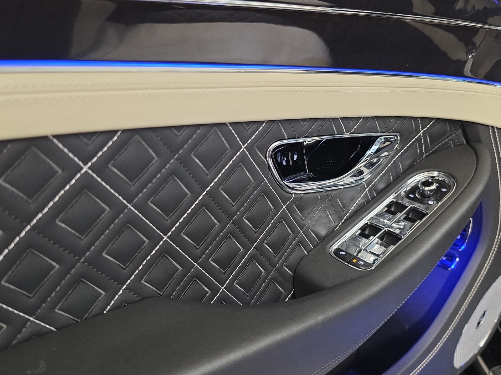 BENTLEY Continental GTC 6.0 W12 1ST EDITION-image-12