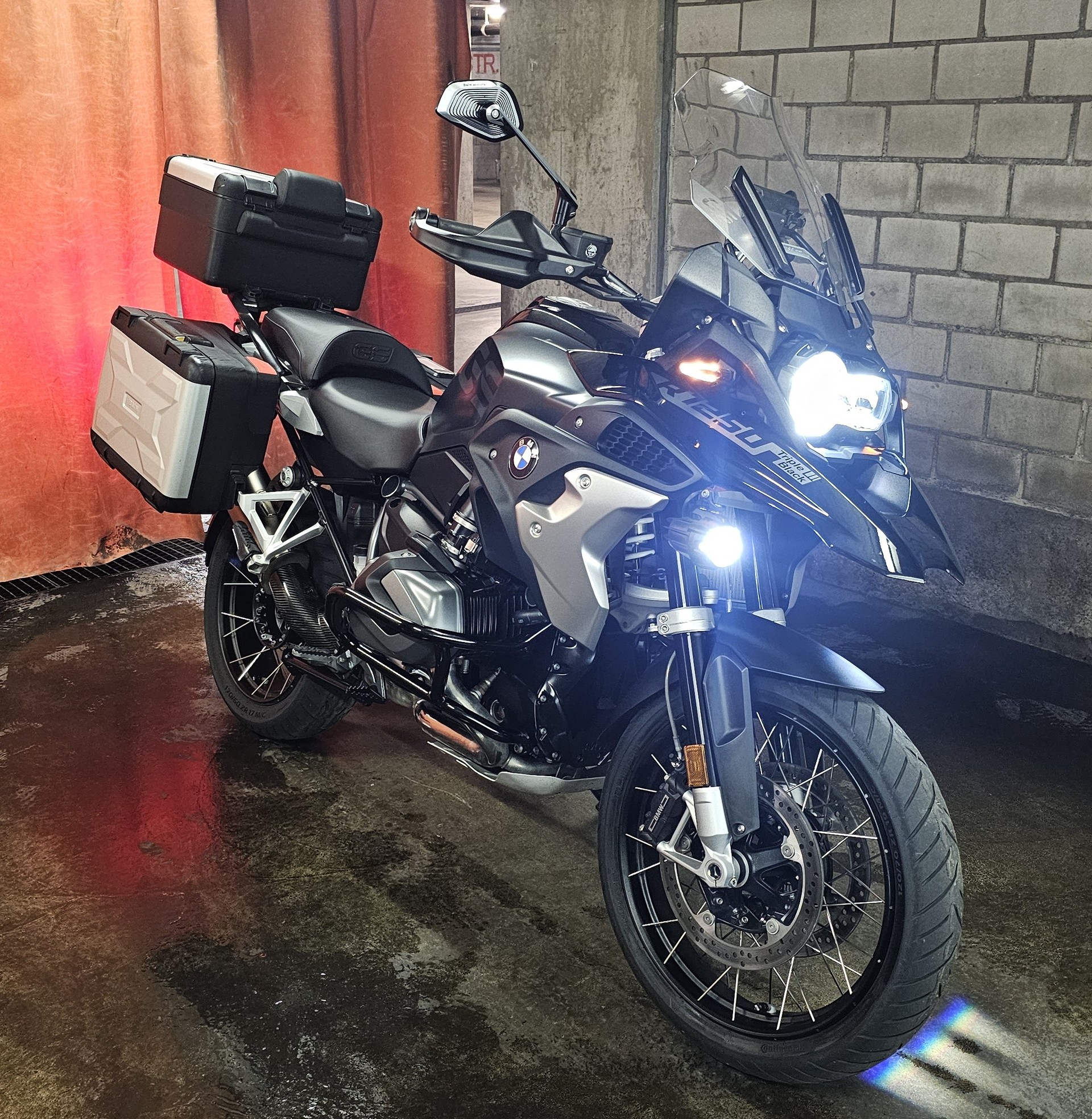 BMW R 1250 GS-image-2
