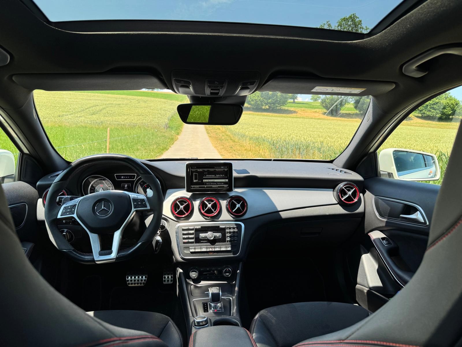 MERCEDES-BENZ GLA 45 AMG 4Matic 7G-DCT-image-2