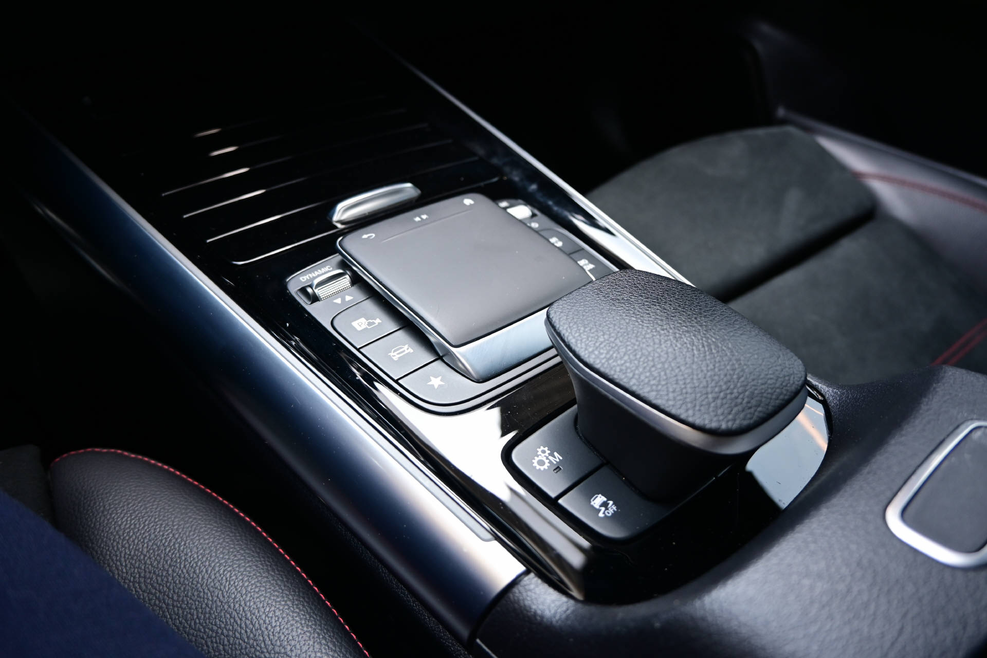 MERCEDES-BENZ GLA 35 AMG 4matic *CH-Auto*Carbon Interieur*-image-18