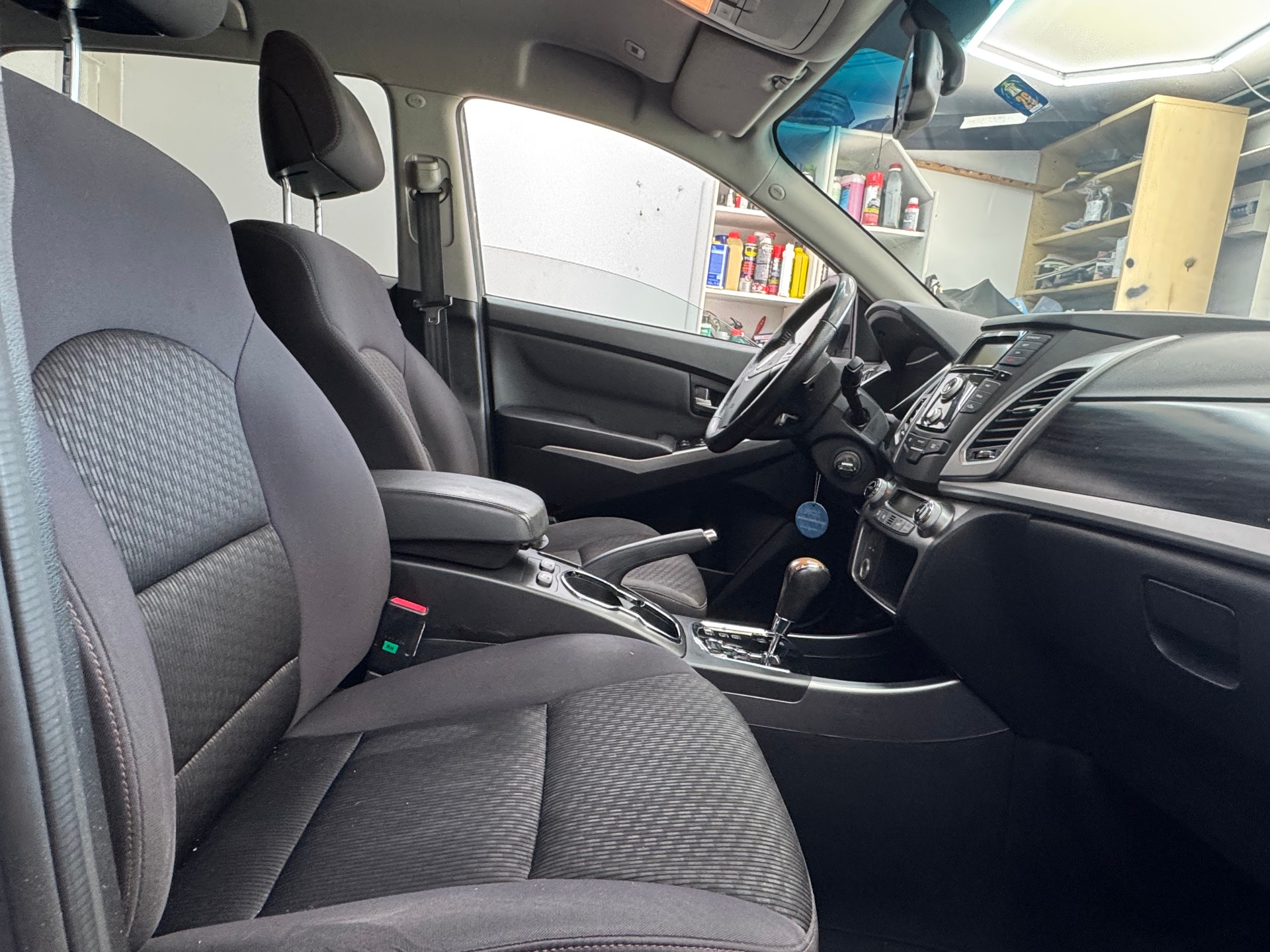 KGM-SsangYong Korando 2.0 e-XDI Quartz 4WD Automatic-image-10