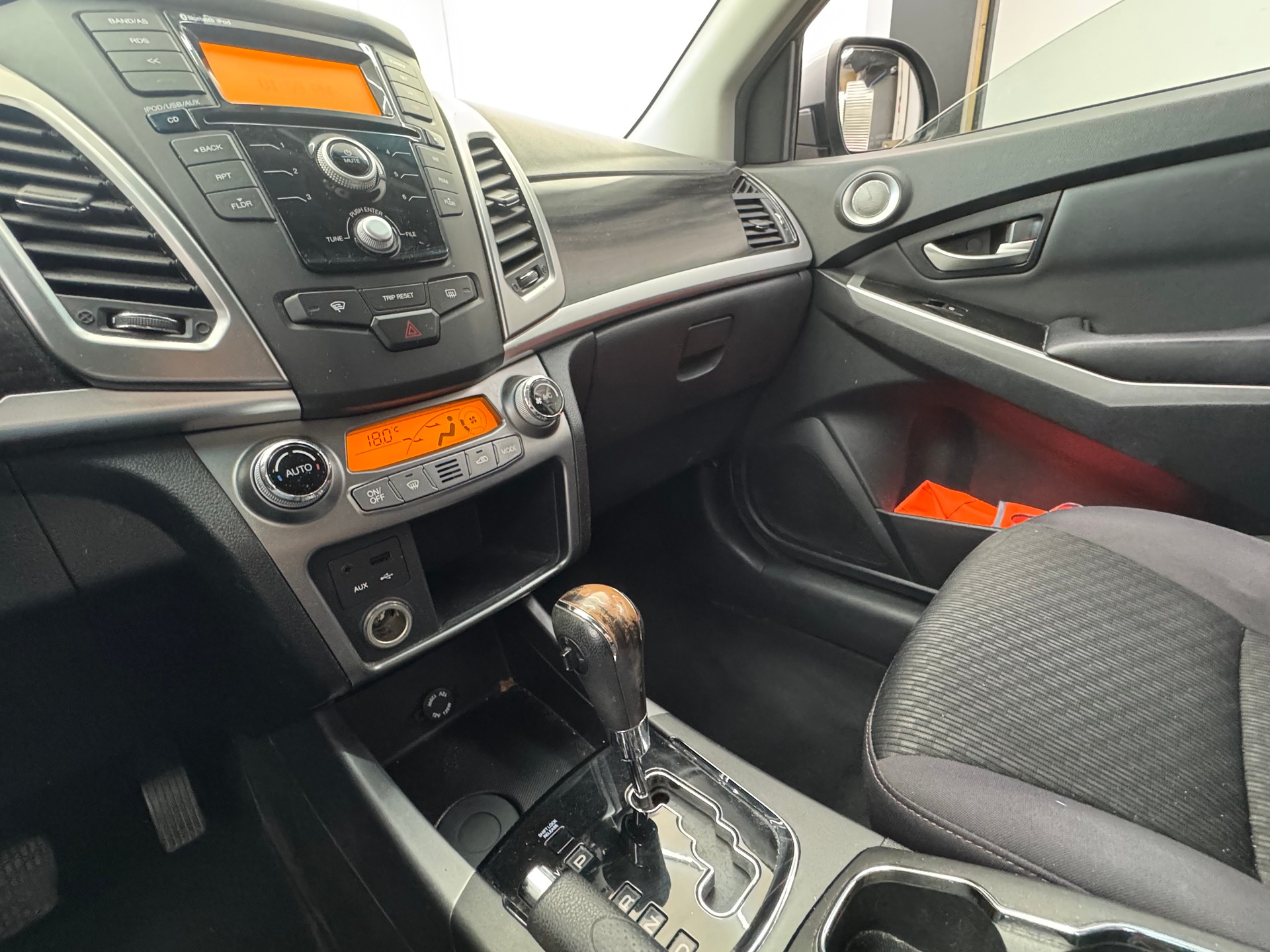 KGM-SsangYong Korando 2.0 e-XDI Quartz 4WD Automatic-image-7