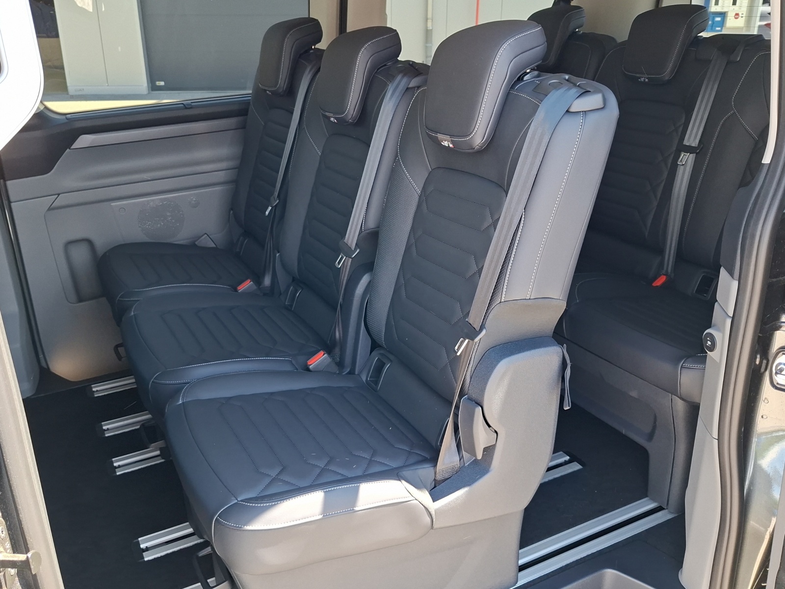 FORD Tourneo Bus 320 L1H1 Titanium X Automatique 4x4-image-5