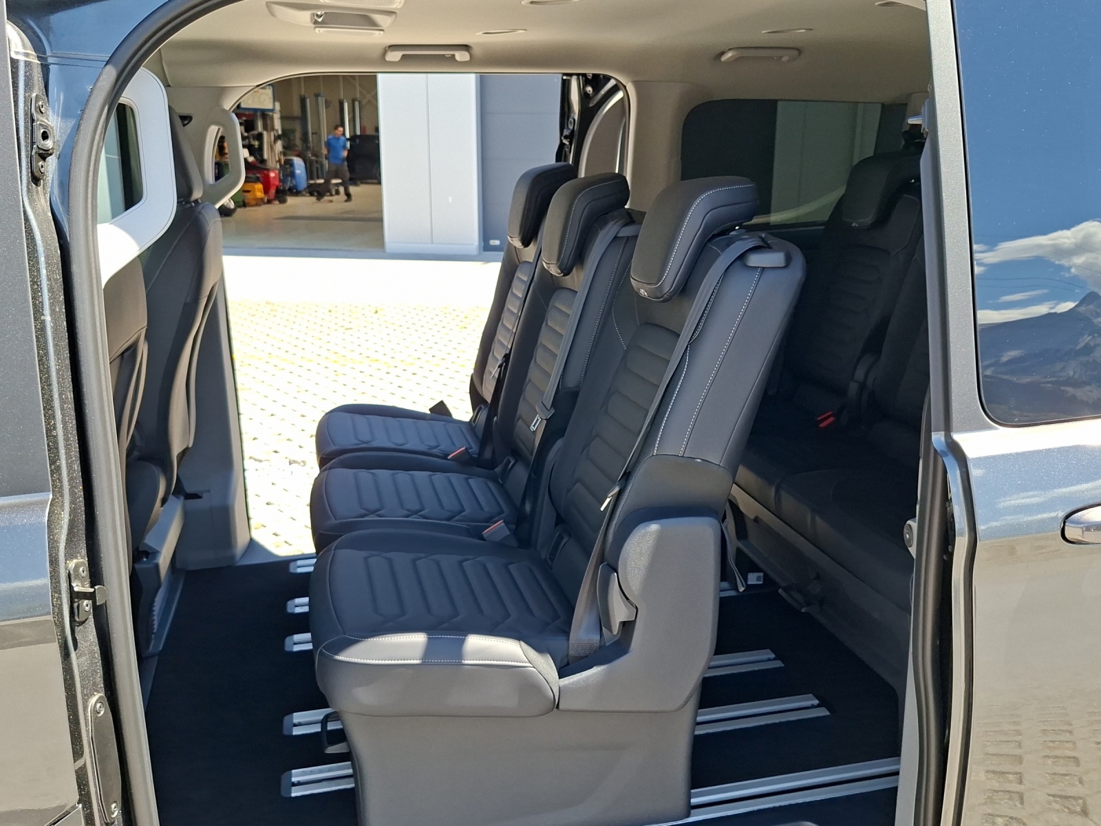FORD Tourneo Bus 320 L1H1 Titanium X Automatique 4x4-image-13