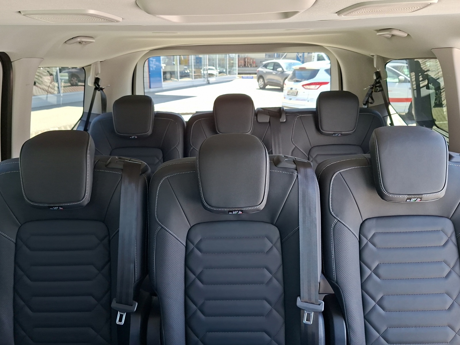 FORD Tourneo Bus 320 L1H1 Titanium X Automatique 4x4-image-10