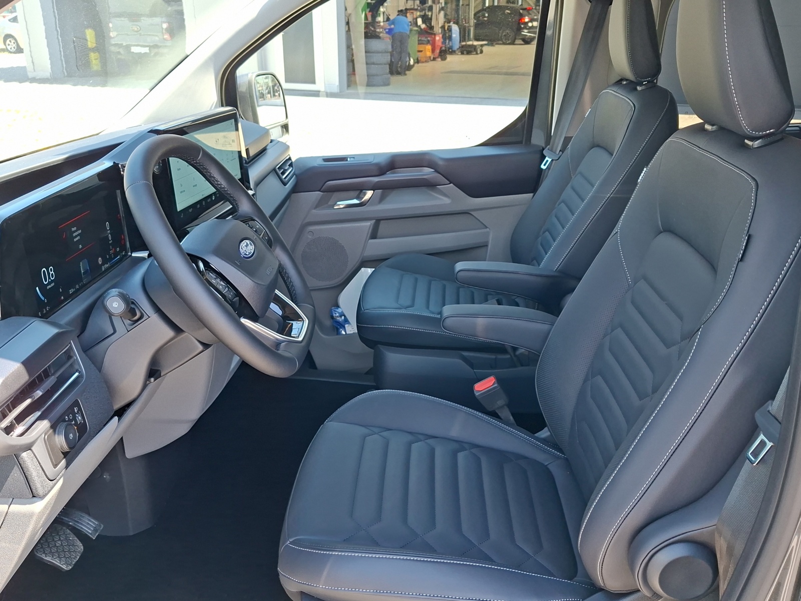 FORD Tourneo Bus 320 L1H1 Titanium X Automatique 4x4-image-4
