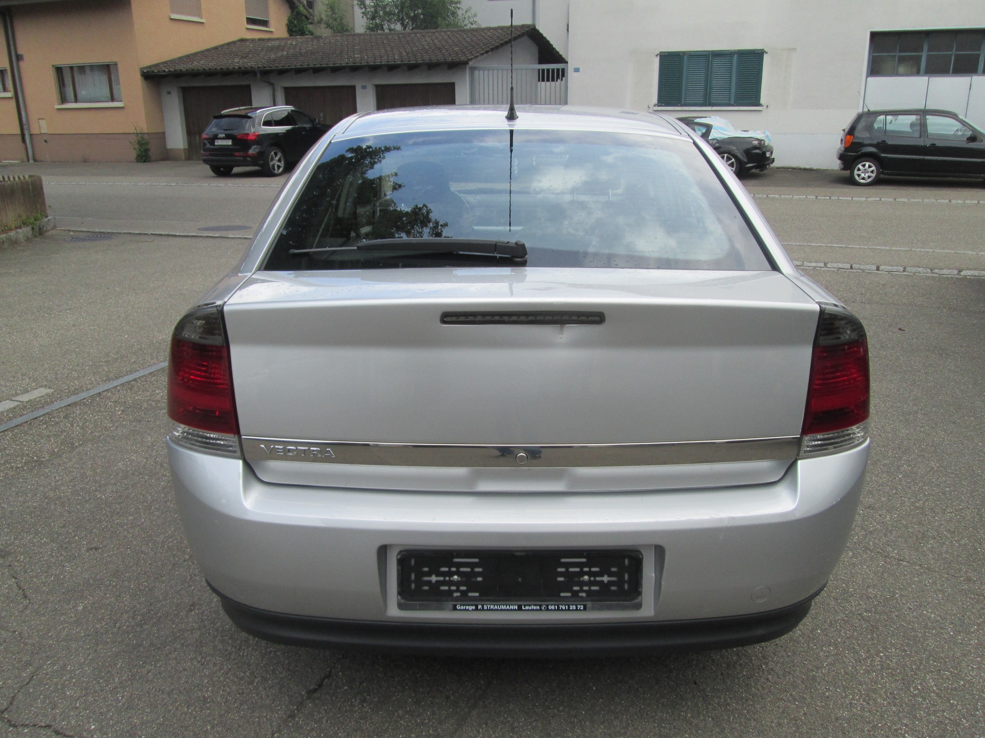OPEL Vectra 2.2 Design Edition-image-3