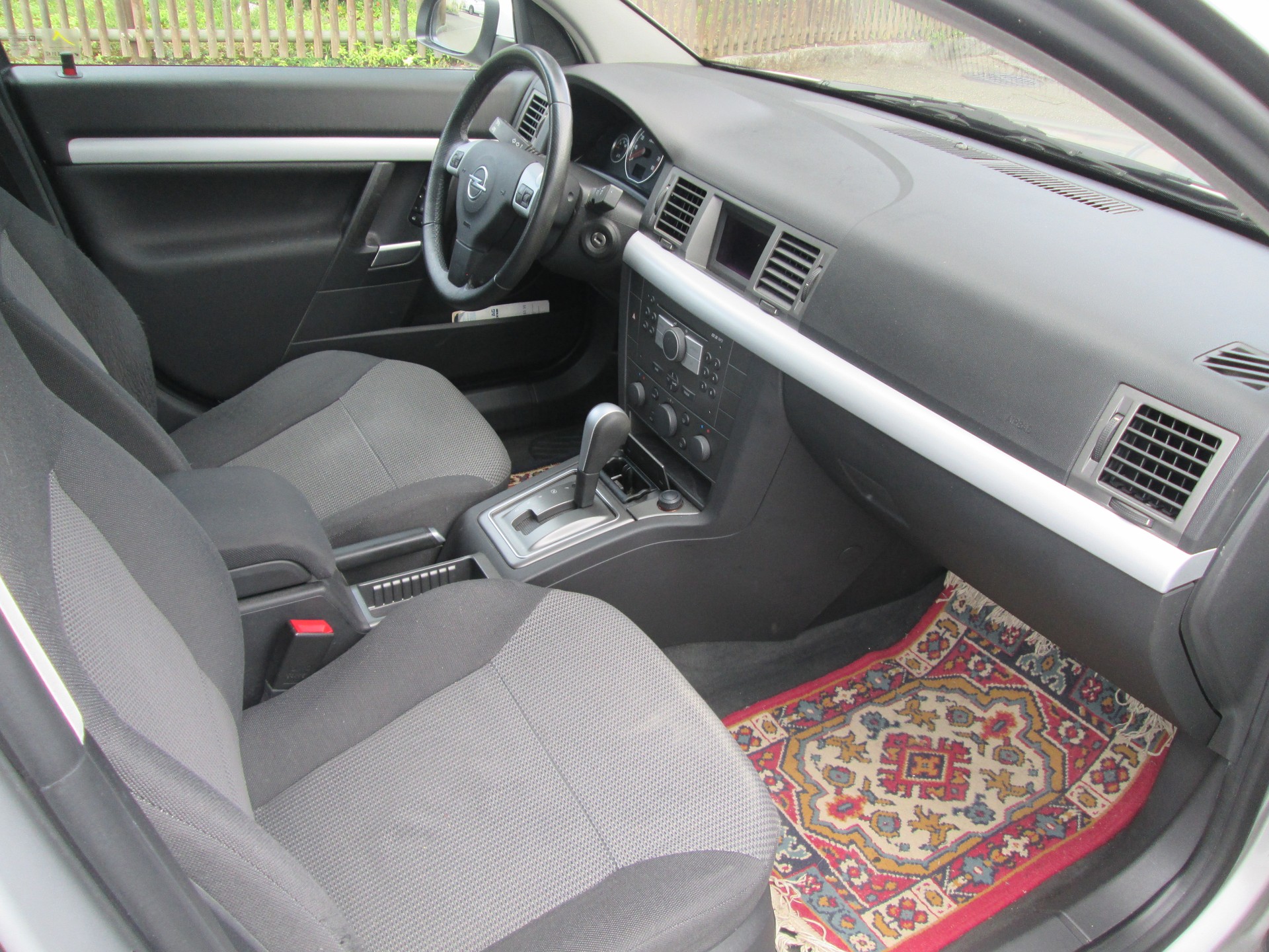 OPEL Vectra 2.2 Design Edition-image-11